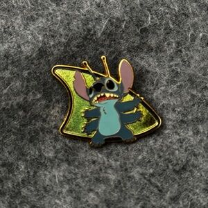 Disney Pin Trading 2005 Stitch Space Disc